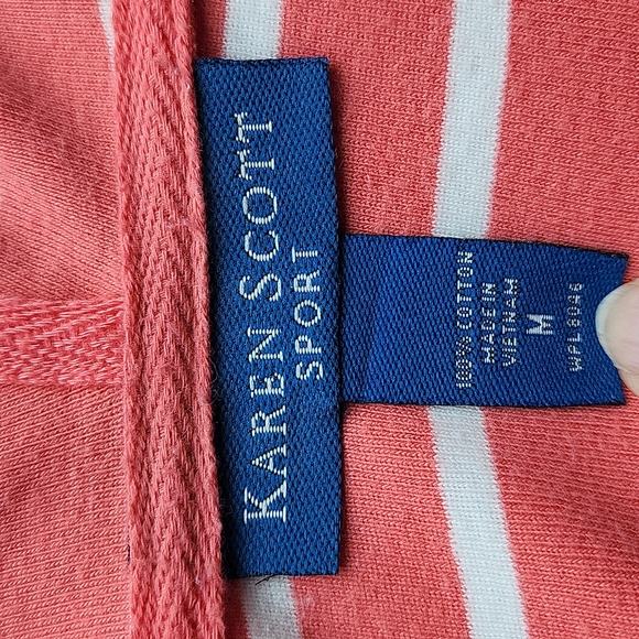 Karen Scott MediumTop with a Double Sided Pouch, Hood and Three Quarter Sleeve - Picture 5 of 6